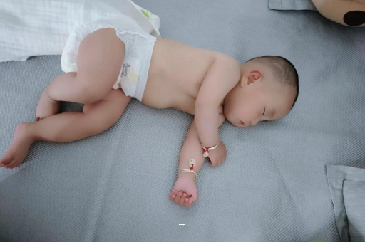 专业试管借卵代怀机构孕妇肚脐周围发青